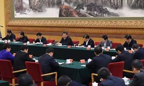 图为：2015年1月12日，，，中共中央总书记、国家主席、中央军委主席习近平在北京主持召开座谈会，，，同中央党校第一期县委书记研修班学员举行座谈并揭晓主要讲话。。。。。。